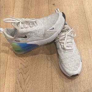 Nike 270s